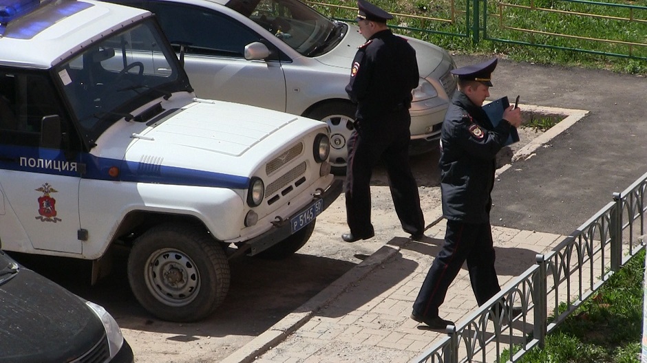 Идите полиции. Жалуется полиции. Полиция идет стенд. Найти работаеть полиции идти.