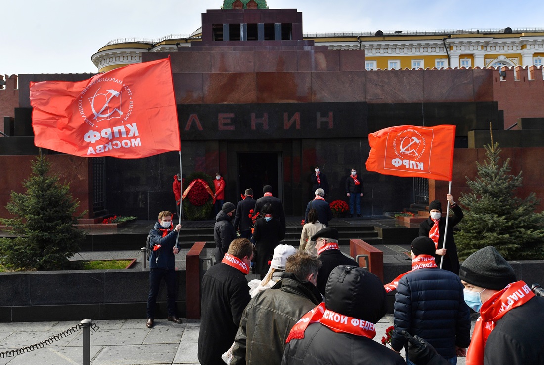 Ленину 150 фото. Новосибирск Коммунистическая Ленин. Вожди революции. Мавзолей марка.