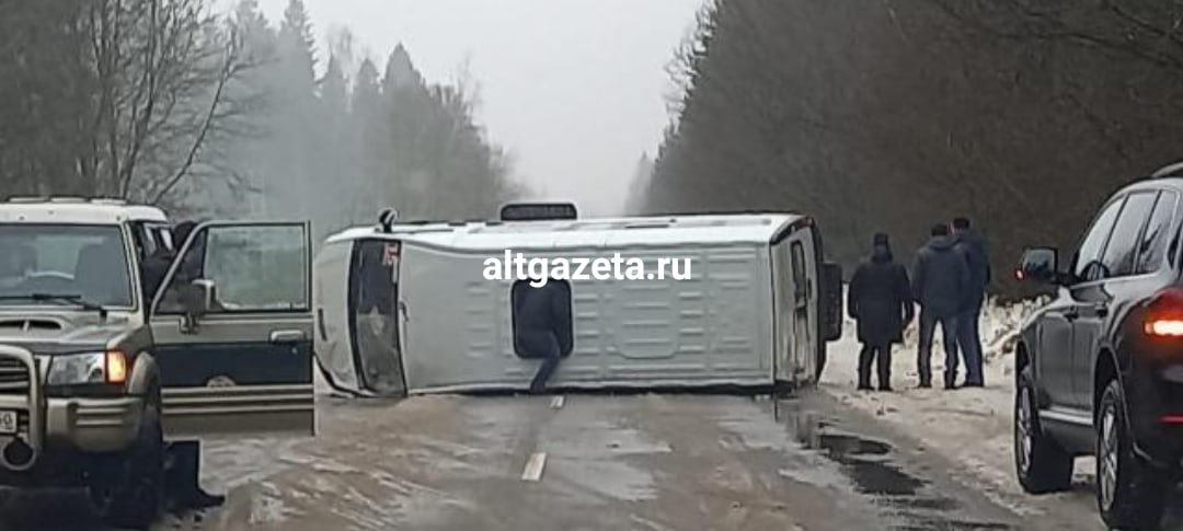 Улица малашка Балашиха автобус перевернулся иза такси.